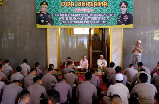 Polres Gelar Doa Bersama dengan Anak Yatim Jelang Pilkades
